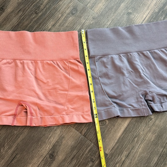 2 pair yoga shorts - Picture 2 of 3